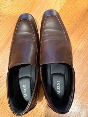 Men’s Alfani brown dress shoes, size 9